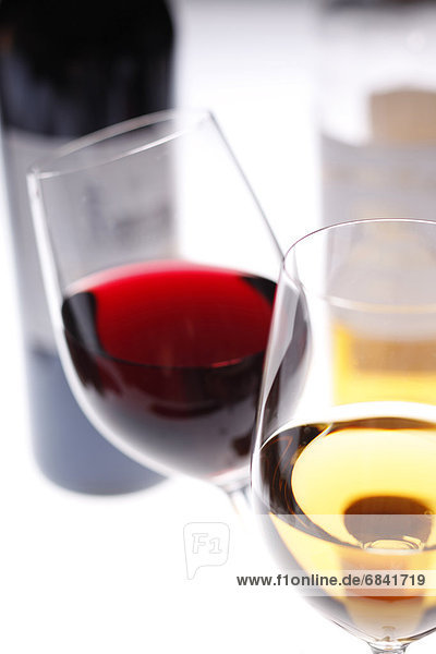Red and white wine in wineglasses