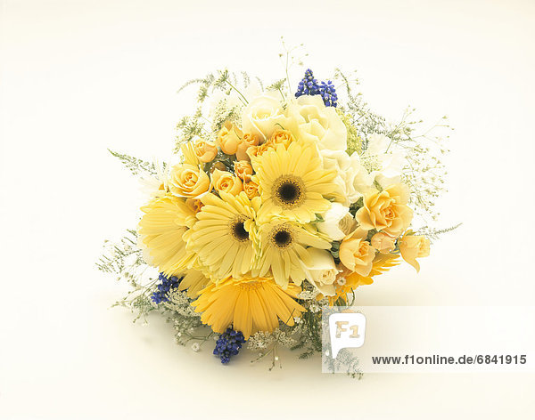 Bouquet of yellow flowers