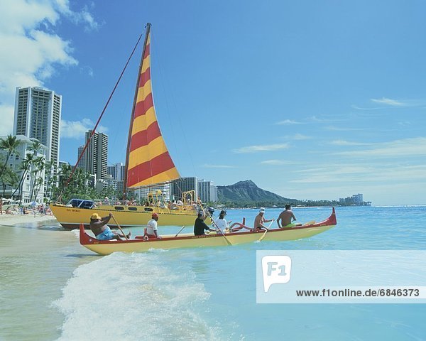 Vereinigte Staaten von Amerika  USA  Strand  Tourist  Kanu  Start  Hawaii  Waikiki