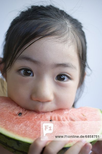 klein  Wassermelone  essen  essend  isst  Mädchen