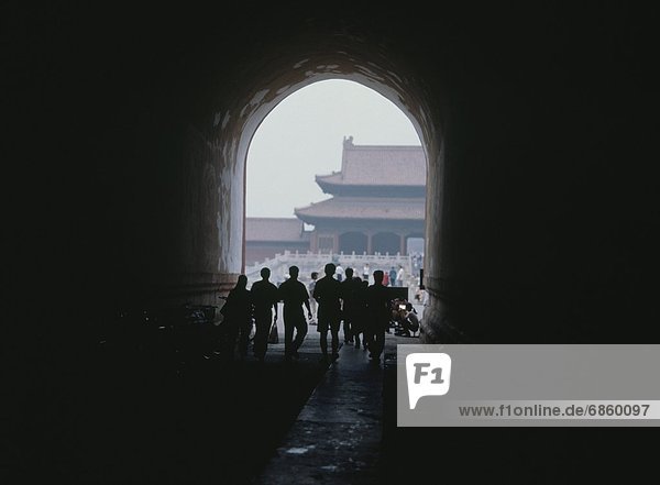 Mensch  Menschen  gehen  Tunnel  Großstadt  Brücke  verboten  Peking  Hauptstadt  China