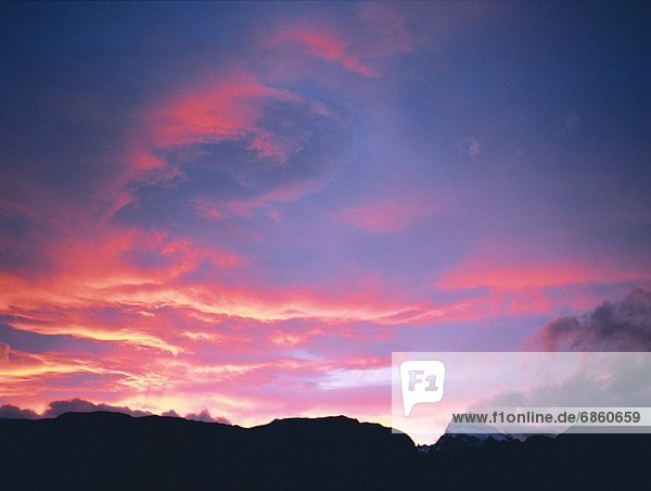 Berg Sonnenuntergang Silhouette über pink Argentinien Romantik Südamerika