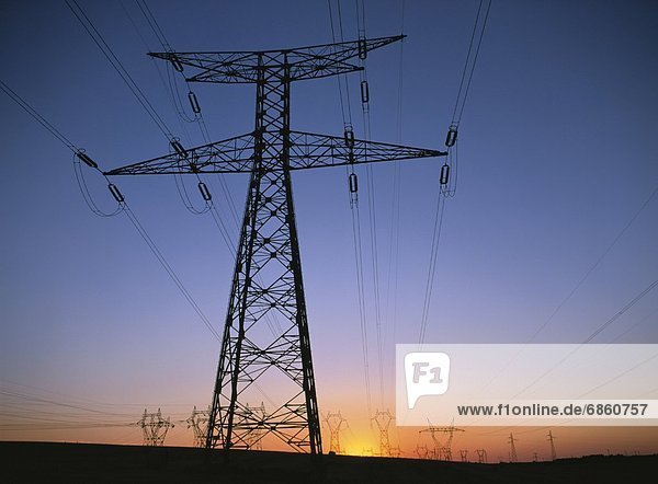 Freileitungsmast  Europa  Sonnenuntergang  Elektrizität  Strom  Deutschland  Stärke