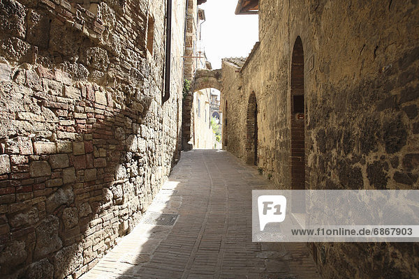 Narrow Alley  San Gimignano  Italy
