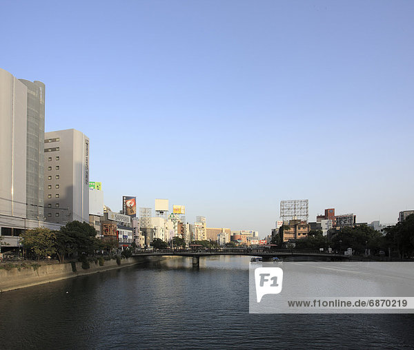 Stadtansicht  Stadtansichten  Großstadt  Brücke  Fukuoka  Japan  Kyushu
