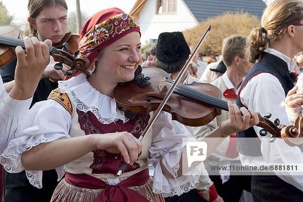 Woman playing violin and wearing folk dress during autumn Feast with Law Festival  Borsice  Brnensko  Czech Republic  Europe