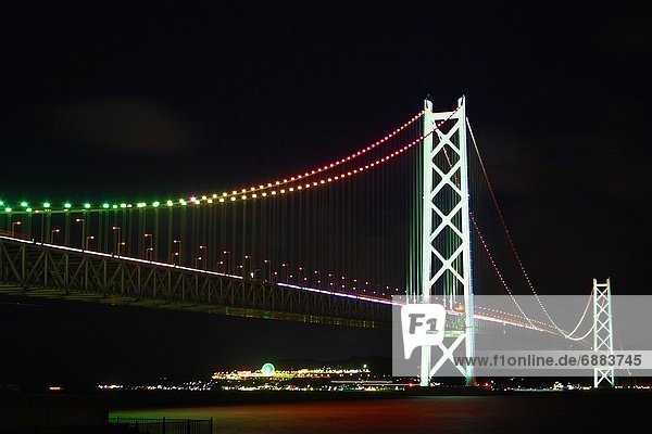 beleuchtet  Brücke