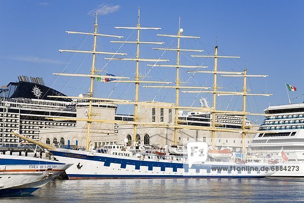 Hafen  Europa  Monarchie  Schiff  Kreuzfahrtschiff  Kampanien  Italien  Neapel