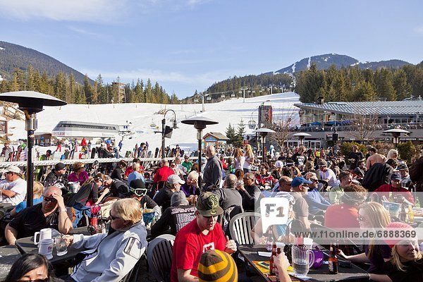 Fröhlichkeit  Ski  Nordamerika  Gast  Veranda  Außenaufnahme  British Columbia  Kanada