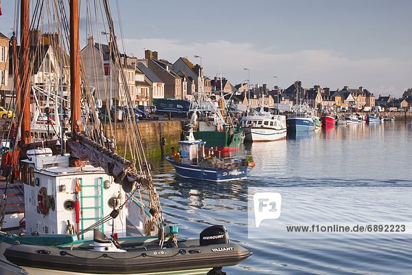 Hafen Frankreich Europa Schutz klein Boot Geschichte Heiligtum Fokus auf den Vordergrund Fokus auf dem Vordergrund Normandie