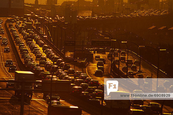 Sonnenuntergang  Hektik  Druck  hektisch  Autobahn  Kanada  Stunde  Ontario  Toronto  Straßenverkehr