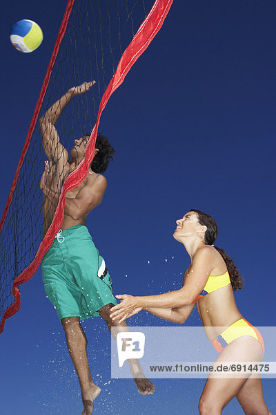 Mensch Menschen Strand Volleyball spielen