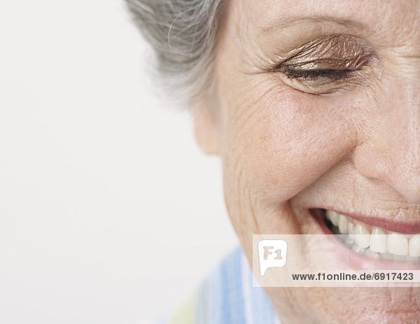 Portrait Senior Frau lächelnd