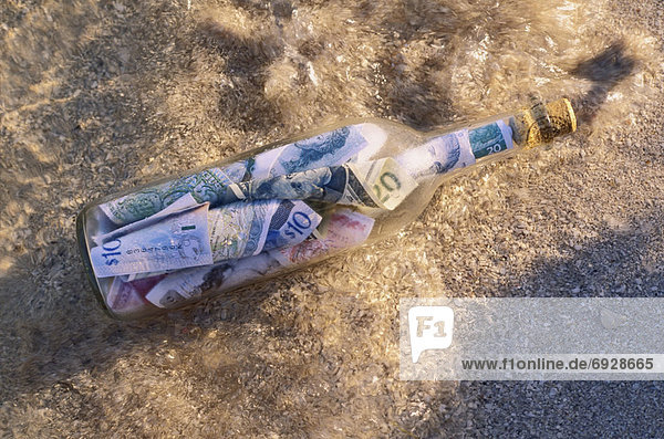 Strand  Geld  Globalisierung  Flasche
