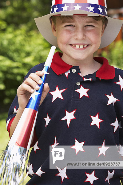sternförmig  Portrait  Junge - Person  Hut  hoch  oben  Streifen  Kleidung