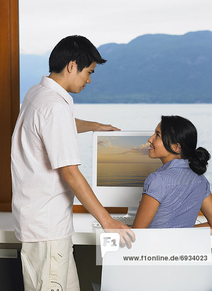Computer sehen Fenster Ozean frontal Ansicht Mann und Frau