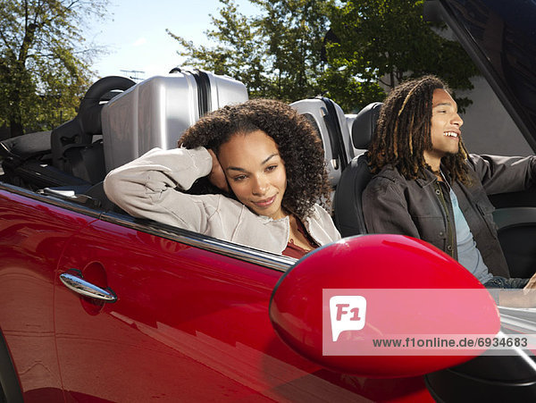 Paar im Auto
