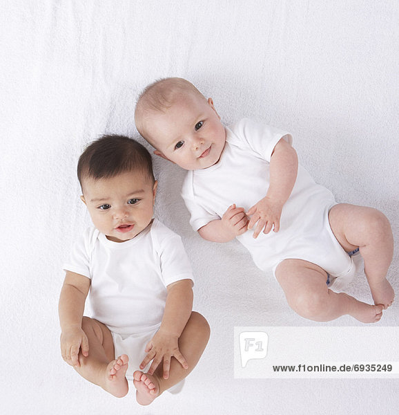 Portrait von zwei Babys