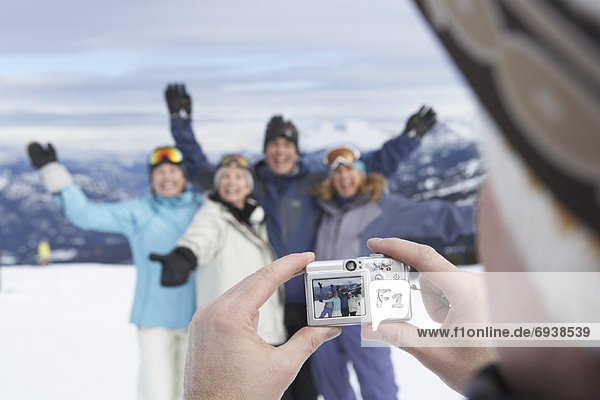 Freundschaft Fotografie nehmen Hügel Mensch Ski