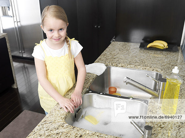 waschen  klein  Essgeschirr  Mädchen