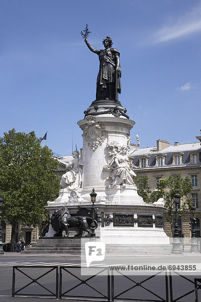 Der Place De La Republique  Paris  Frankreich