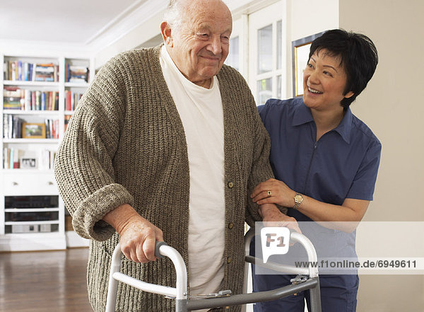 Senior  Senioren  benutzen  Mann  empfangen  Hilfe  wandern