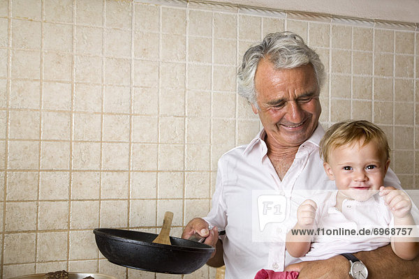 Küche  Enkelsohn  Großvater