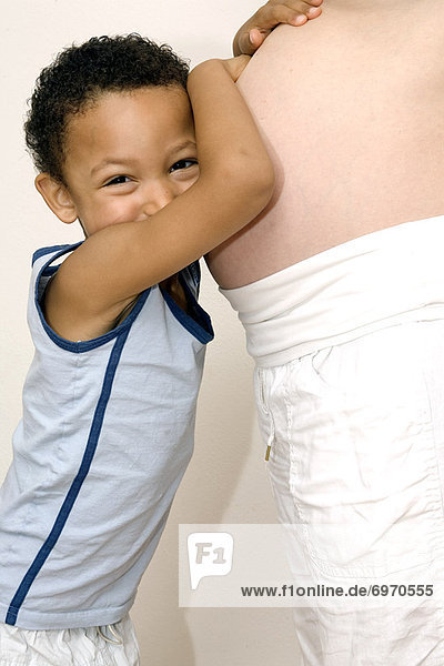 Portrait  umarmen  Junge - Person  klein  Schwangerschaft