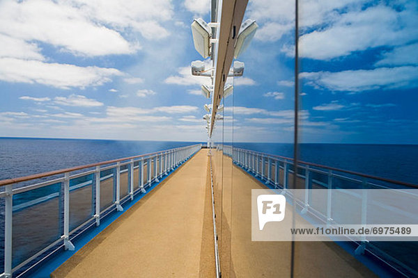 Fenster  Ozean  Spiegelung  Schiff  Terrasse  Kreuzfahrtschiff