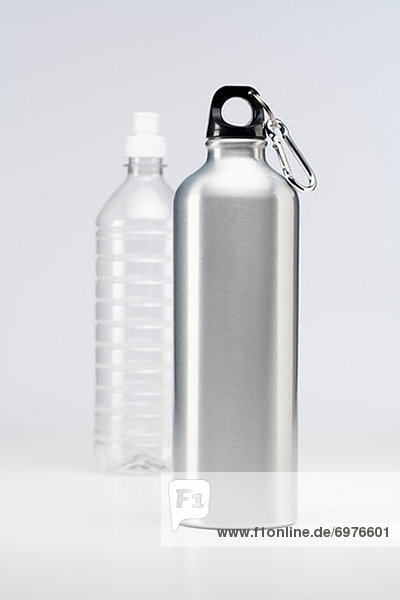 Wasser  Kunststoff  Flasche  Metall