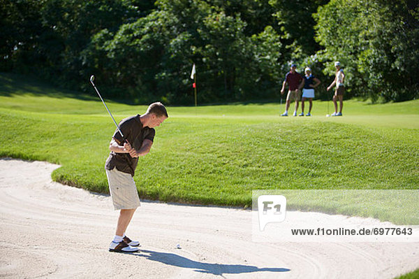Mann Sand Falle Fallen Golfsport Golf Seitenansicht Kurs