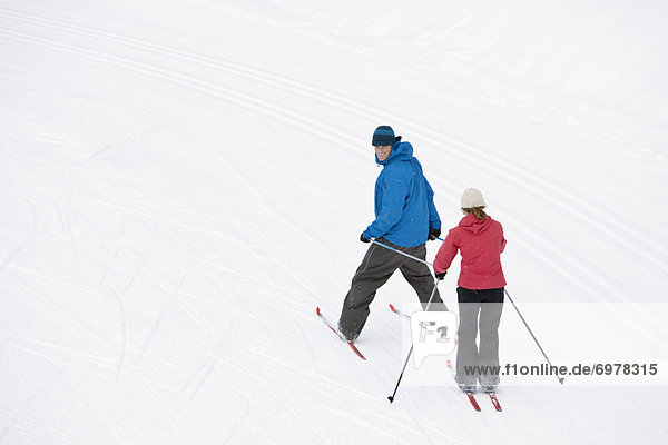überqueren  Skisport  Rückansicht  British Columbia  Kanada  Kreuz