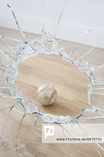 Fenster  Baseball  zerbrochen