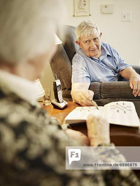 Altenheim arbeiten Senior Senioren Puzzle Kreuzworträtsel