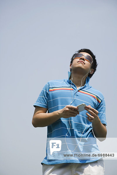 Mann anhören von MP3-Player