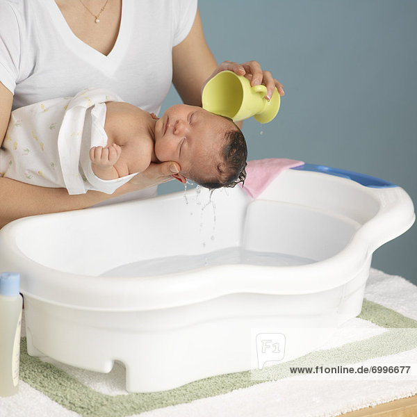 Neugeborenes  neugeboren  Neugeborene  waschen  Mutter - Mensch  Baby