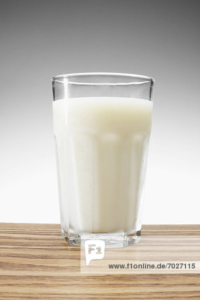 Holztisch Glas Milch