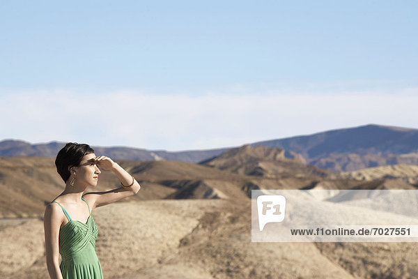 Vereinigte Staaten von Amerika USA Frau sehen Wüste Ansicht Death Valley Nationalpark Kalifornien