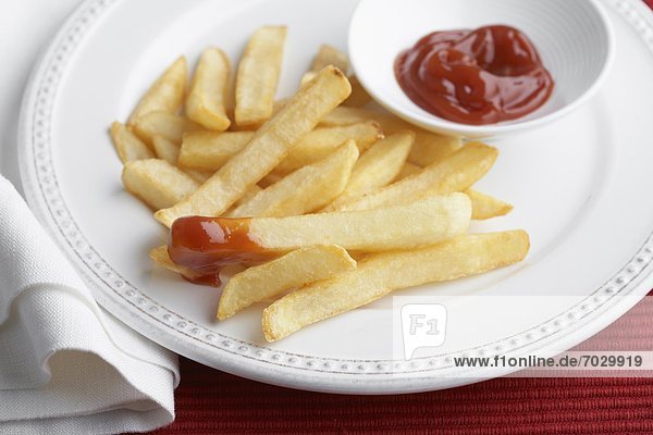 Pommes frites und Ketchup
