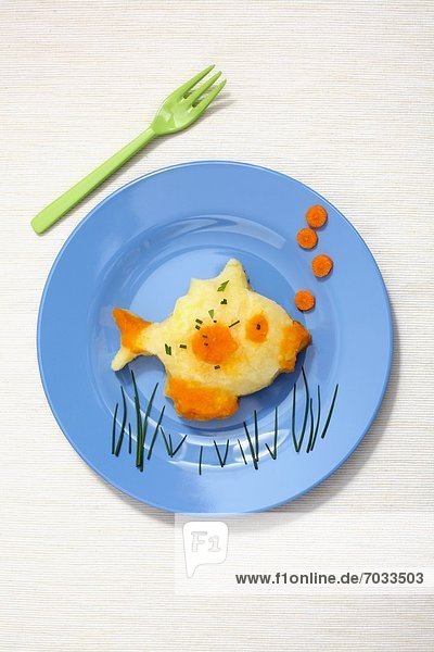 Children's plate with fish made of mashed potatoes and carrots