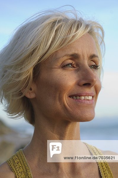 Portrait Frau Küste reifer Erwachsene reife Erwachsene