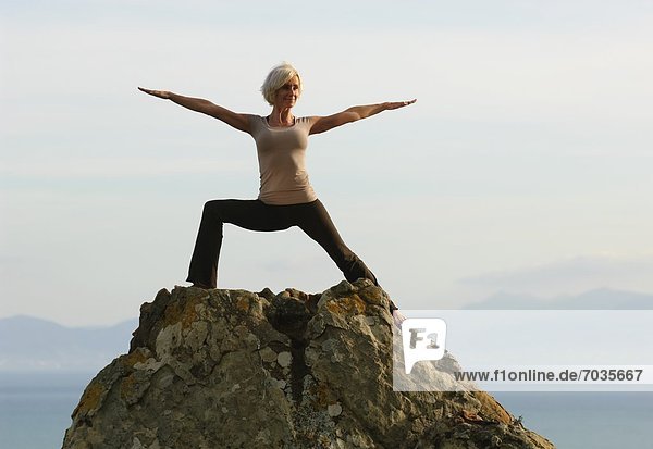 Frau Küste reifer Erwachsene reife Erwachsene Yoga 02 Position