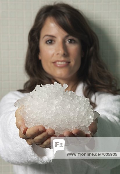 Frau Eis Spa handvoll halten