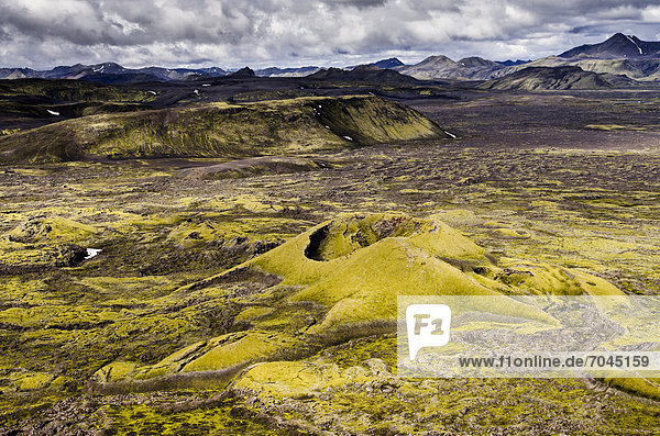 Luftaufnahme  mit Moos bewachsene Laki-Krater oder LakagÌgar  Kraterreihe  Hochland  Süd-Island  Su_urland  Island  Europa