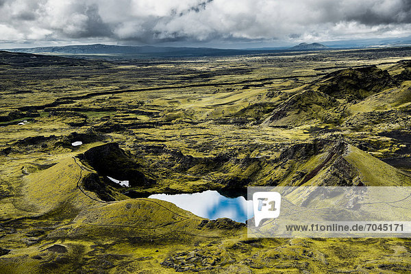 Luftaufnahme  Kratersee  mit Moos bewachsene Laki-Krater oder LakagÌgar  Hochland  Süd-Island  Su_urland  Island  Europa