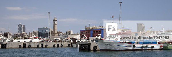 Uhrturm im Hafen Port Vell  Barcelona  Katalonien  Spanien  Europa