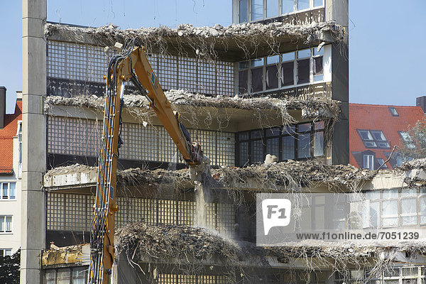 Abbrucharbeiten auf dem Gelände von Rodenstock  Isarvorstadt  München  Bayern  Deutschland  Europa