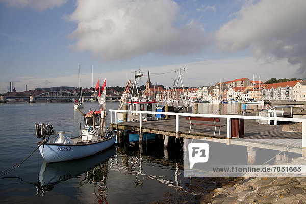 Fischerboot im Stadthafen von S¯nderborg  Sonderburg  Dänemark  Europa