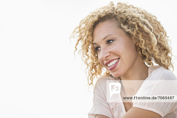 Lächelnde junge Frau  Porträt