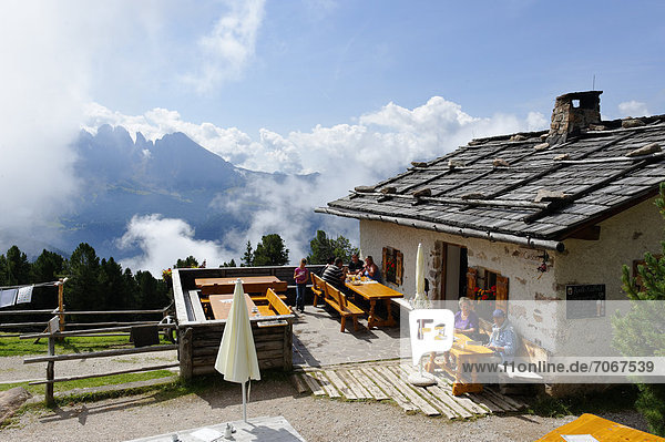 Hütte  Alm Cason  Raschötz bei St. Ulrich  Grödnertal  Südtirol  Alto Adige  Italien  Europa